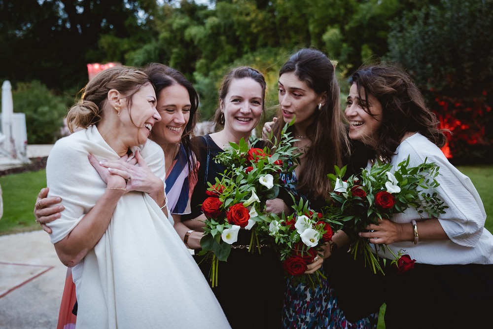Mariée avec ses proches