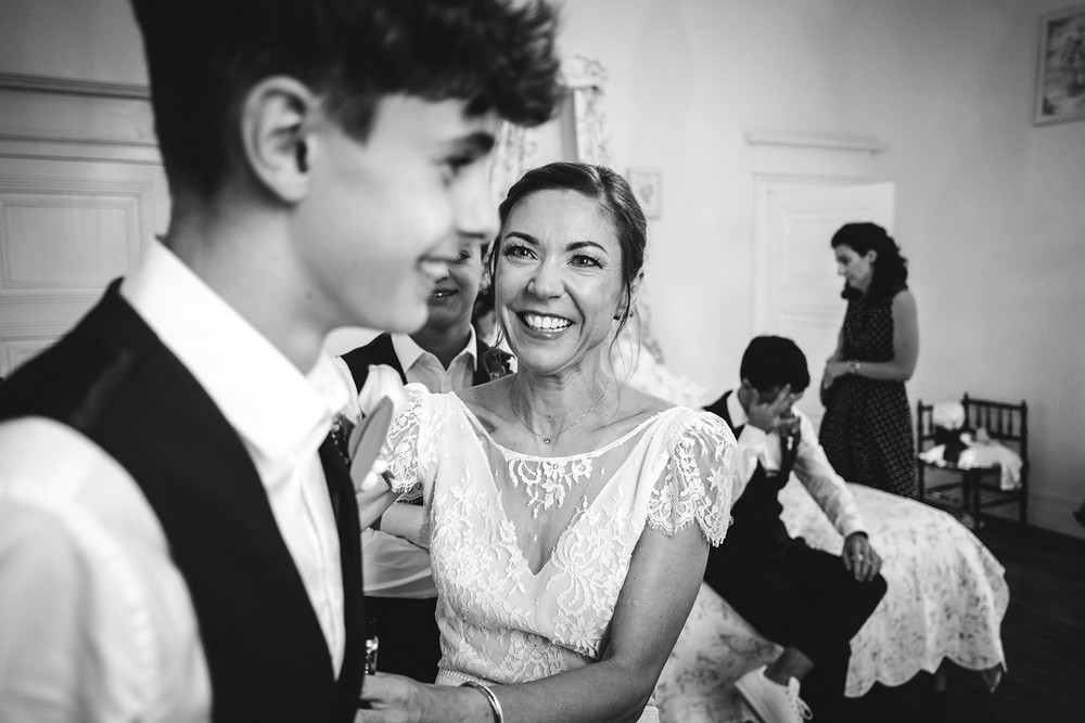 Mariée et sa famille lors des préparatifs d'un mariage en Haute-Garonne
